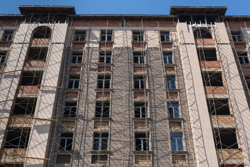 خطوات ترميم المباني بطريقة هندسية صحيحة في المقاولات والإنشاءات السعودية