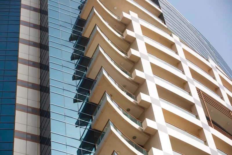 تقييم معايير تصميم الواجهات المعمارية في المباني السعودية